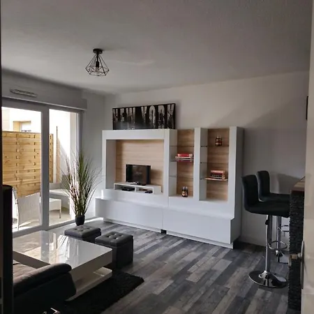 Le Confort-t2-parking, Jardin, Piscine Apartman *