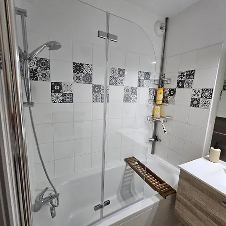 Le Confort-t2-parking, Jardin, Piscine Apartman
